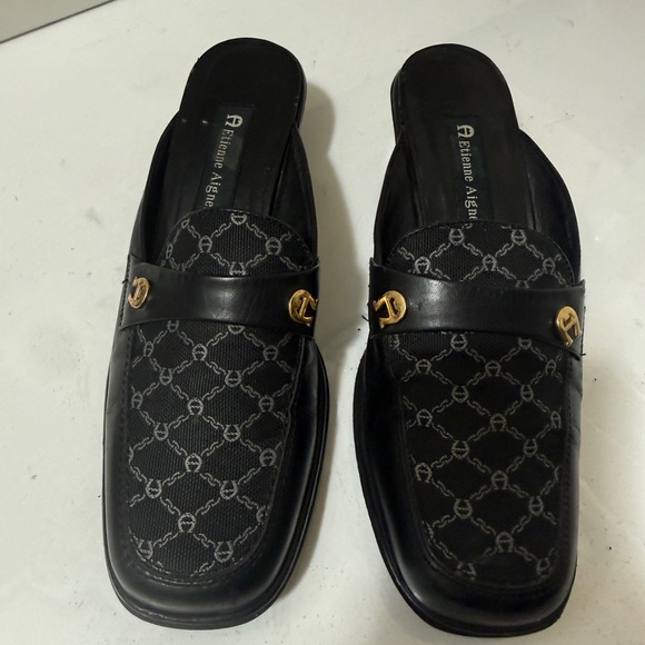 Leather mules, Etienne Aigner, signature logo pattern 
 is an American fashion - Picture 5 of 16